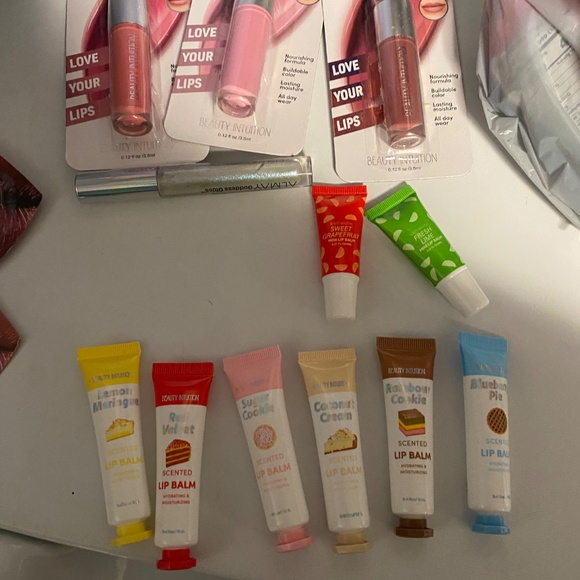 Makeup - Picture 3 of 3